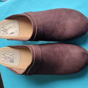 Maguba Brown Suede Clogs Size 40 (US 8.5/9)